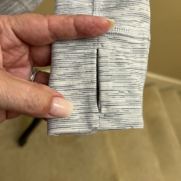 Lululemon jacket, S/6 - Picture 3 of 7